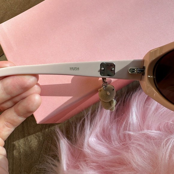 Gentle Monster Jentle Salon - Hush-P7 (Pink) AND Petite Cooing Charm - Picture 4 of 5